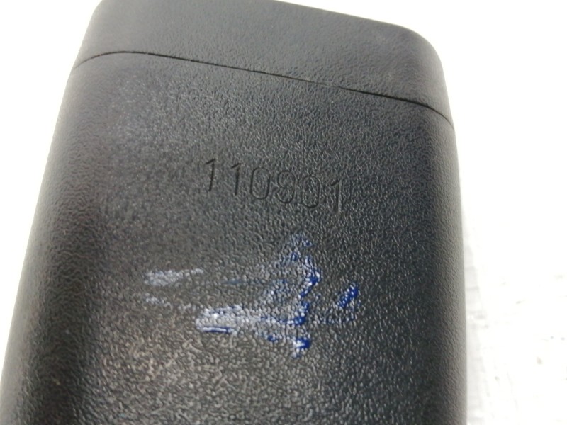 Recambio de enganche cinturon delantero izquierdo para hyundai ix35 comfort 2wd referencia OEM IAM 1K06885354  