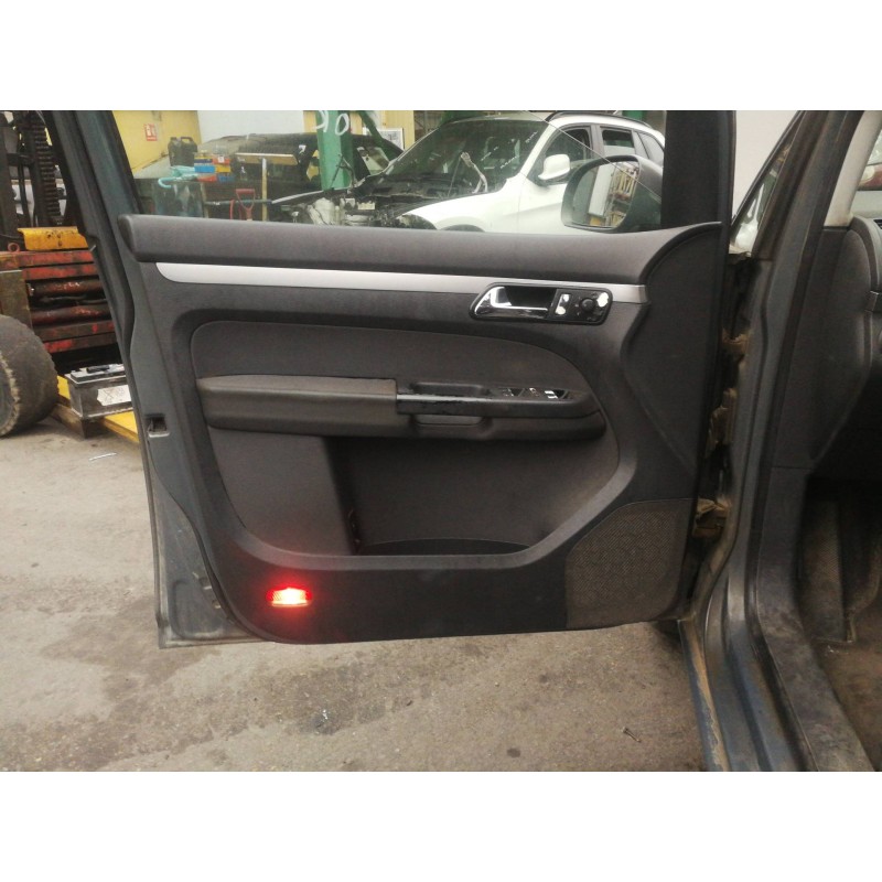 Recambio de guarnecido puerta delantera izquierda para volkswagen touran (1t1) trendline referencia OEM IAM W120033219553TV 1T18