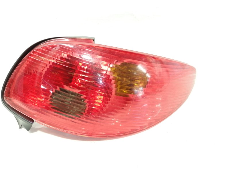 Recambio de piloto trasero derecho para peugeot 206 cc cc referencia OEM IAM   