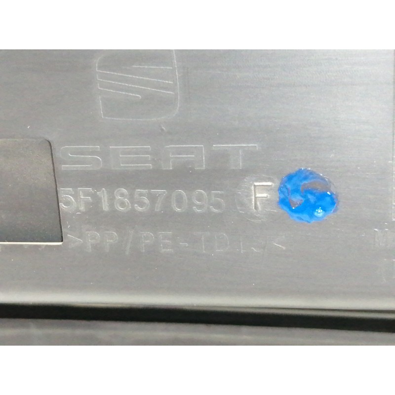 Recambio de guantera para seat leon st (5f8) reference referencia OEM IAM 5F1857095  