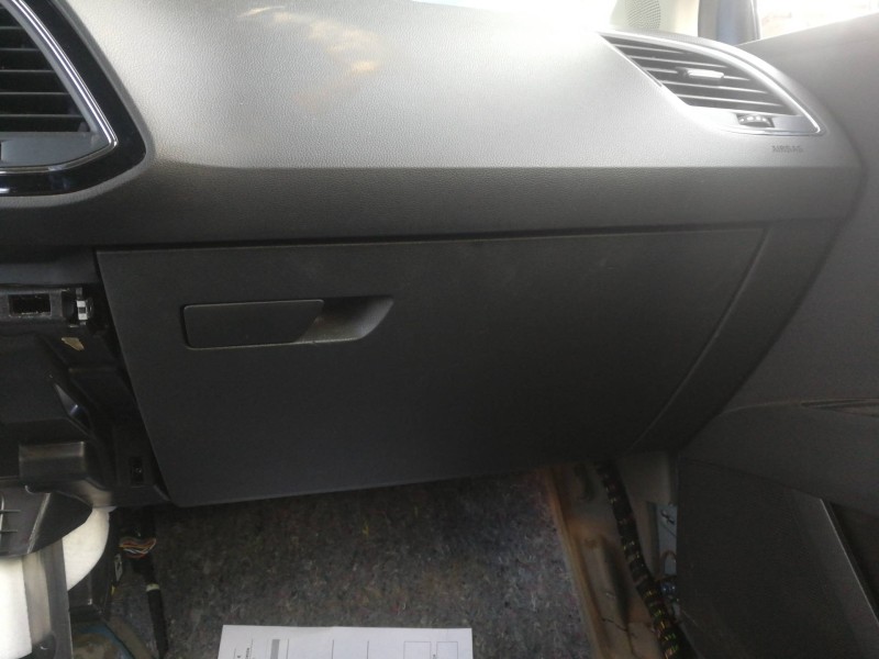 Recambio de guantera para seat leon st (5f8) reference referencia OEM IAM 5F1857095  