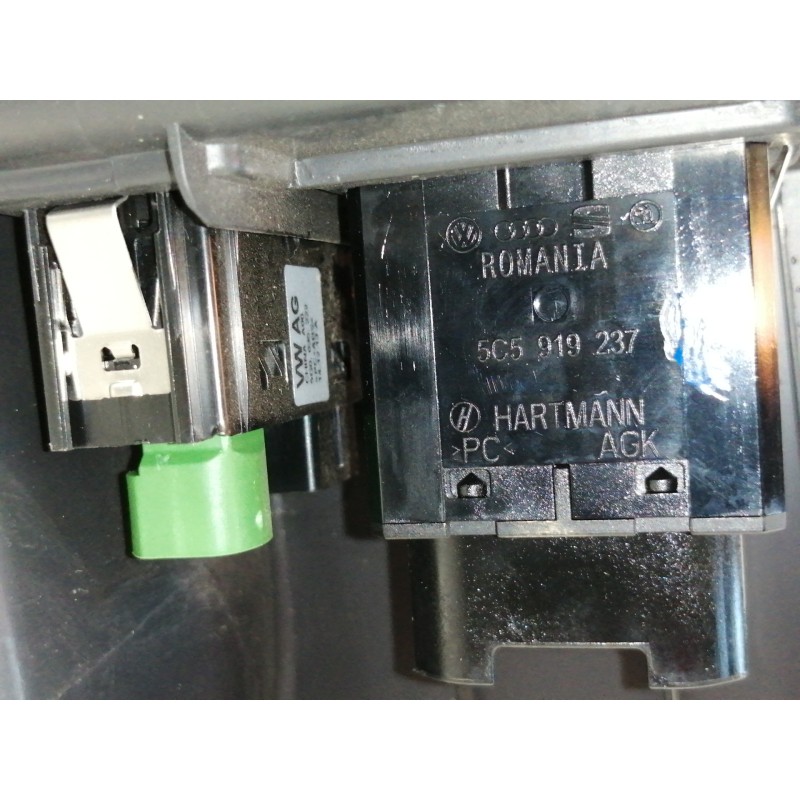 Recambio de guantera para seat leon st (5f8) reference referencia OEM IAM 5F1857095  