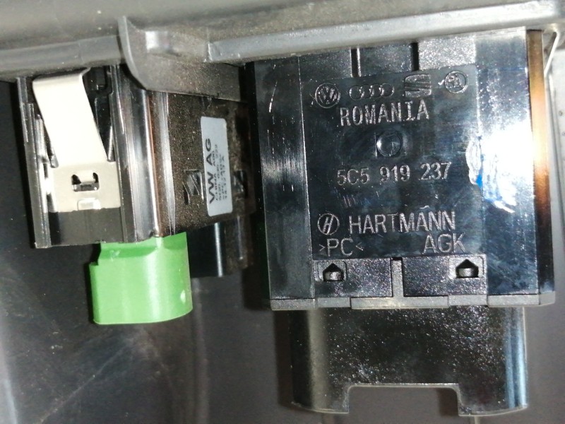 Recambio de guantera para seat leon st (5f8) reference referencia OEM IAM 5F1857095  