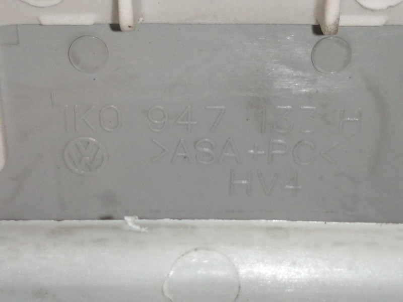 Recambio de luz interior para seat leon st (5f8) reference referencia OEM IAM 5F0947105  