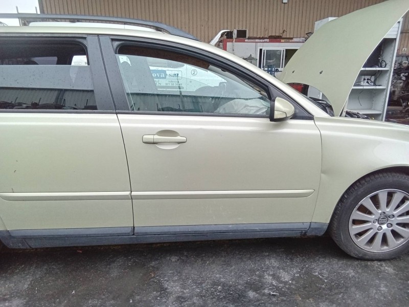 Recambio de puerta delantera derecha para volvo v50 familiar 2.0 d kinetic referencia OEM IAM   