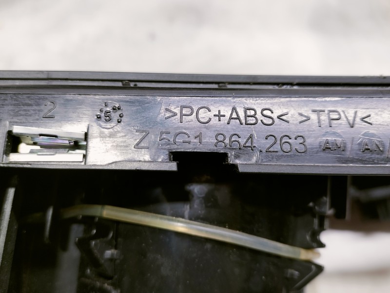 Recambio de apoyabrazos central para volkswagen golf vii lim. (5g1) advance bluemotion referencia OEM IAM 5G1863245F Z5G1864263 