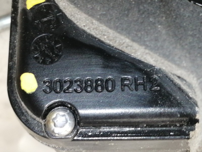 Recambio de cerradura puerta delantera derecha para opel insignia berlina cosmo referencia OEM IAM 3023880RH2  