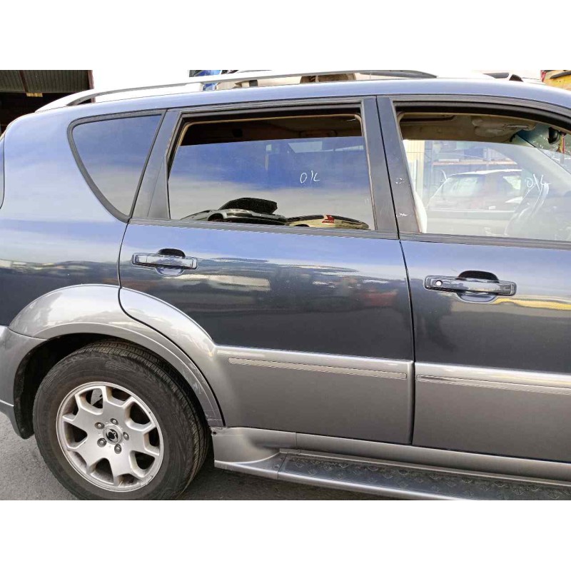 Recambio de puerta trasera derecha para ssangyong rexton 2.7 turbodiesel cat referencia OEM IAM   