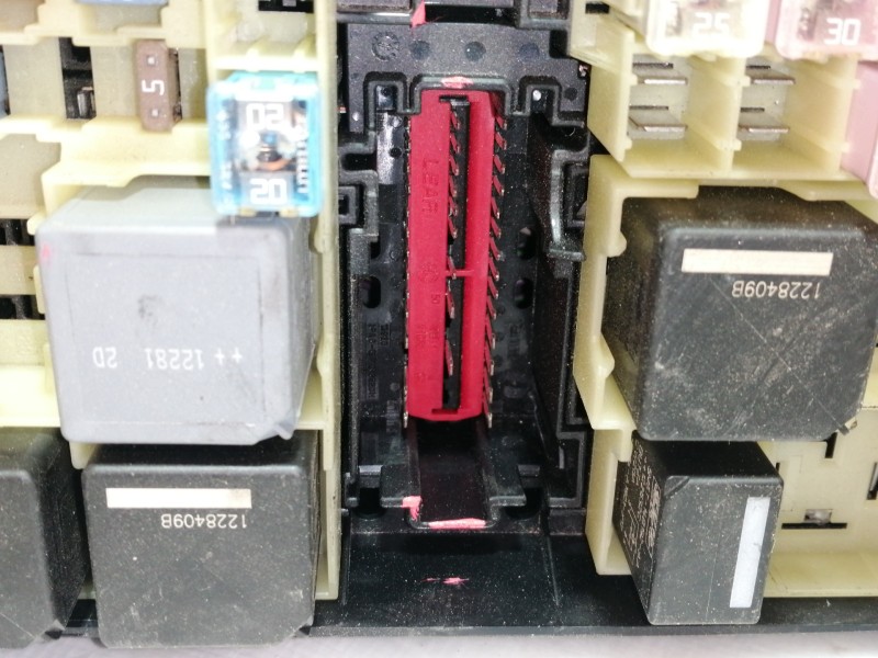 Recambio de caja reles / fusibles para ford focus lim. (cb8) trend referencia OEM IAM AV6T14A067AC 5B0Q10107 