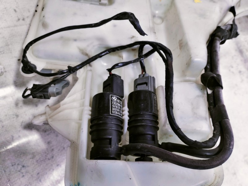 Recambio de deposito limpia para bmw serie 3 touring (e91) 320d referencia OEM IAM 712423112 6167706899614 