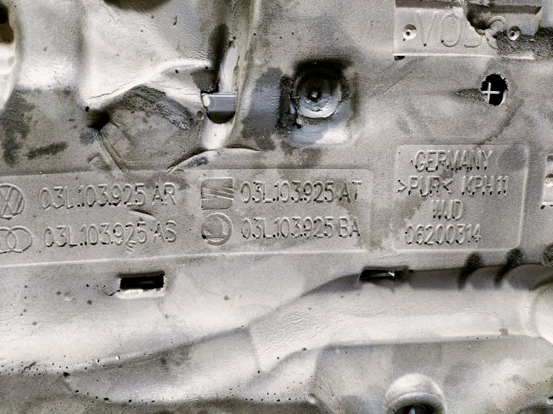 Recambio de tapa motor para volkswagen golf vi (5k1) advance bluemotion referencia OEM IAM 03L103925AR 03L103925AS 03L103925AT 0