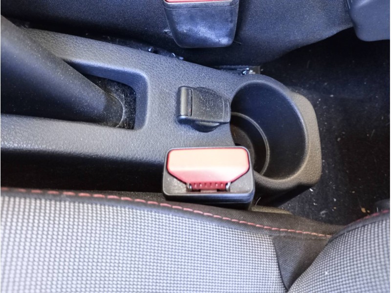 Recambio de enganche cinturon delantero izquierdo para dacia sandero stepway referencia OEM IAM 878172680R 91031069 