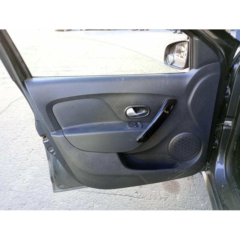 Recambio de guarnecido puerta delantera izquierda para dacia sandero stepway referencia OEM IAM 809010972R 7034G07 809099758RCF