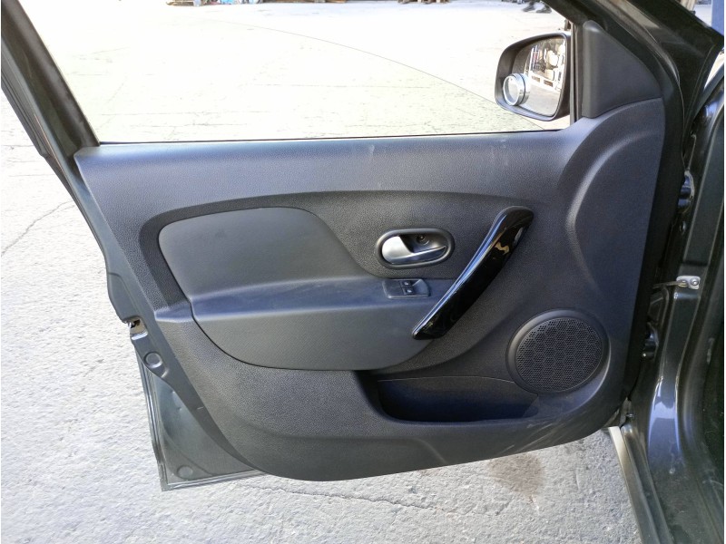 Recambio de guarnecido puerta delantera izquierda para dacia sandero stepway referencia OEM IAM 809010972R 7034G07 809099758RCF