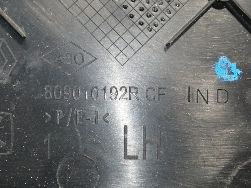 Recambio de guarnecido puerta delantera izquierda para dacia sandero stepway referencia OEM IAM 809010972R 7034G07 809099758RCF