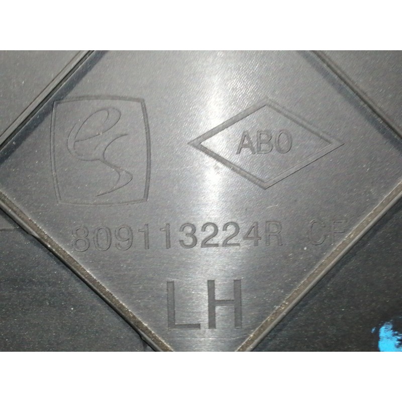 Recambio de guarnecido puerta delantera izquierda para dacia sandero stepway referencia OEM IAM 809010972R 7034G07 809099758RCF