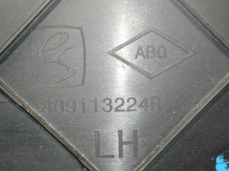 Recambio de guarnecido puerta delantera izquierda para dacia sandero stepway referencia OEM IAM 809010972R 7034G07 809099758RCF