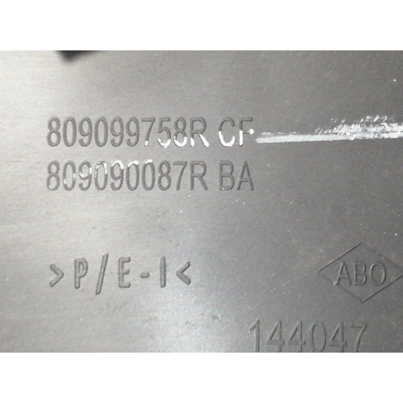 Recambio de guarnecido puerta delantera izquierda para dacia sandero stepway referencia OEM IAM 809010972R 7034G07 809099758RCF