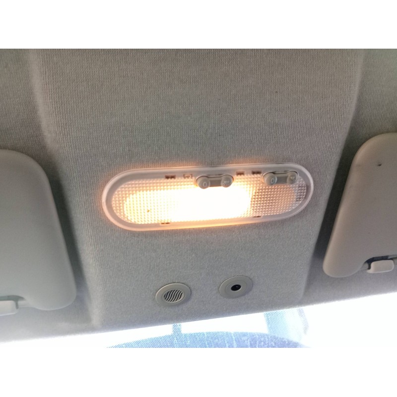 Recambio de luz interior para dacia sandero stepway referencia OEM IAM 8200073231  