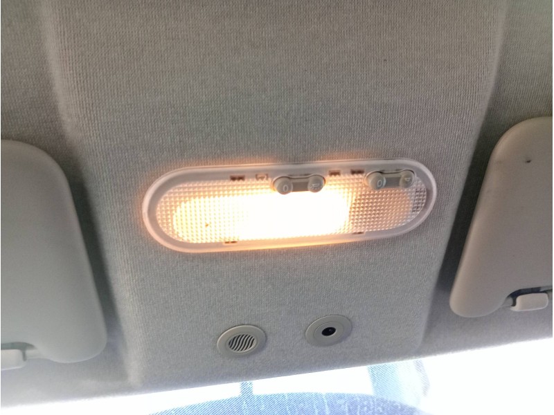 Recambio de luz interior para dacia sandero stepway referencia OEM IAM 8200073231  