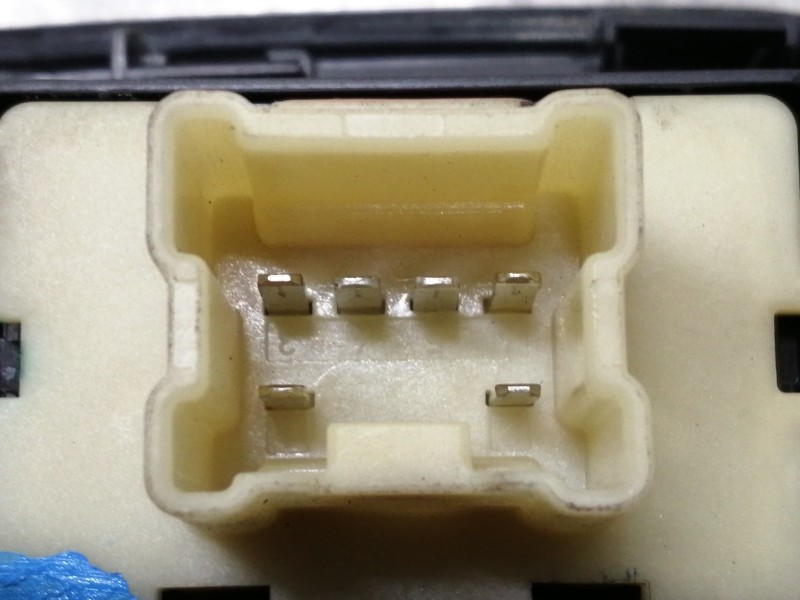 Recambio de mando elevalunas delantero derecho para dacia sandero stepway referencia OEM IAM 0024008901T056  