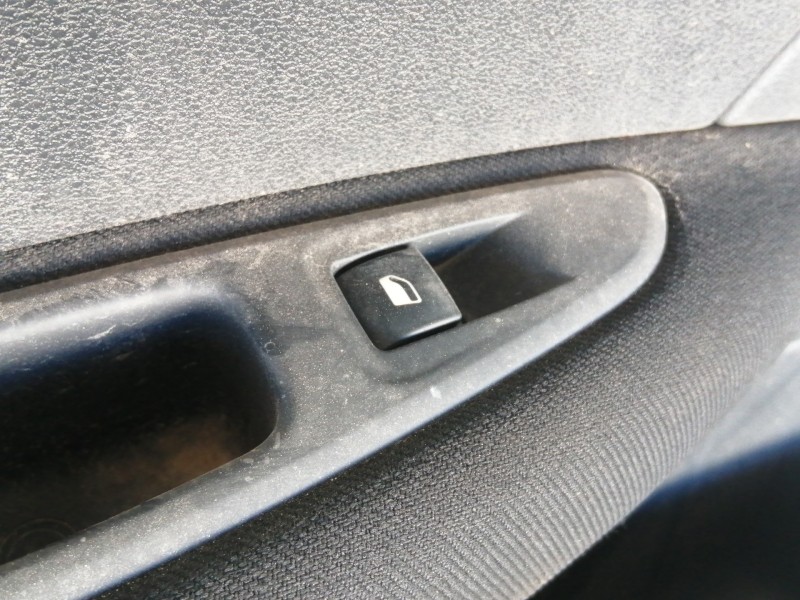 Recambio de puerta trasera izquierda para peugeot 308 active referencia OEM IAM COMPLETA  