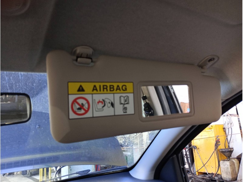 Recambio de parasol derecho para dacia sandero stepway referencia OEM IAM 964006446R 964000782R 964005900R