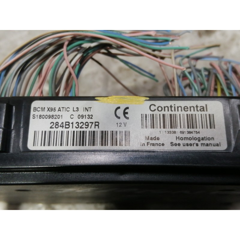 Recambio de caja reles / fusibles para renault megane iii berlina 5 p dynamique referencia OEM IAM 284B13297R S180098201 