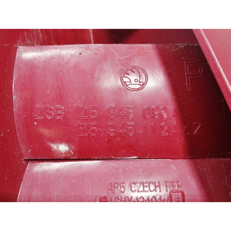 Recambio de piloto trasero derecho para skoda octavia berlina (1z3) rs referencia OEM IAM 1Z5945096A 1Z5945112A 