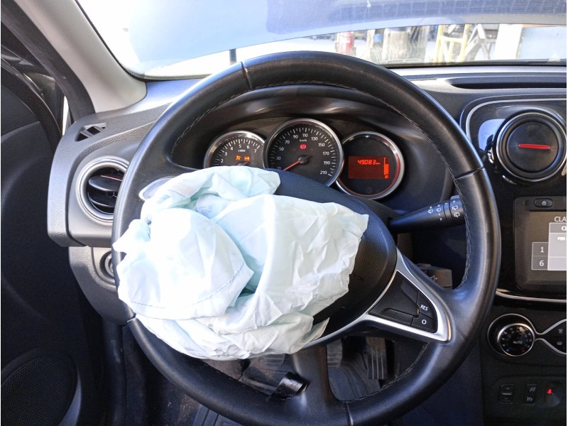 Recambio de volante para dacia sandero stepway referencia OEM IAM 484007478R 34227006B 06519501820