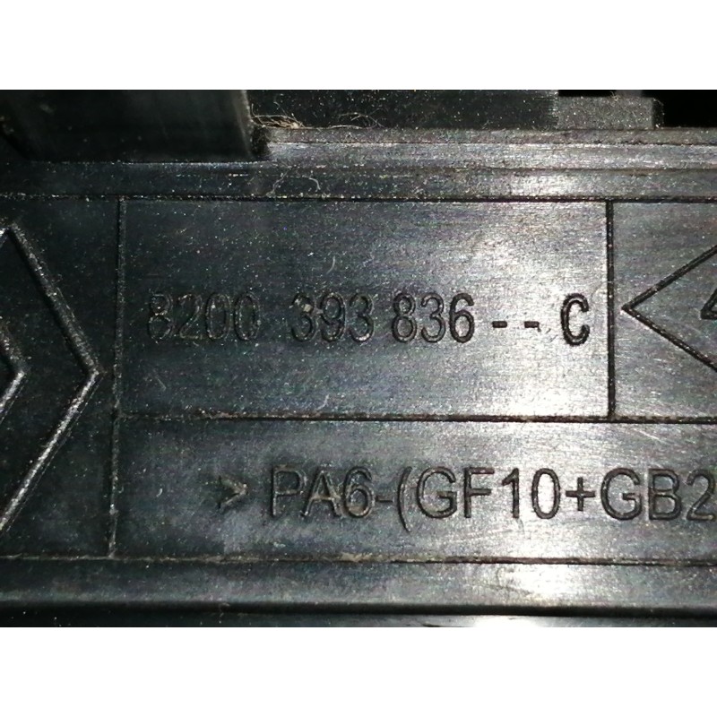 Recambio de caja reles / fusibles para renault laguna iii dynamique referencia OEM IAM 8200393836C PDBX91 