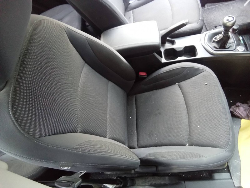 Recambio de asiento delantero derecho para ssangyong tivoli limited 4x2 referencia OEM IAM   
