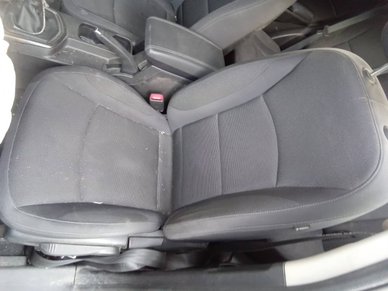 Recambio de asiento delantero izquierdo para ssangyong tivoli limited 4x2 referencia OEM IAM   