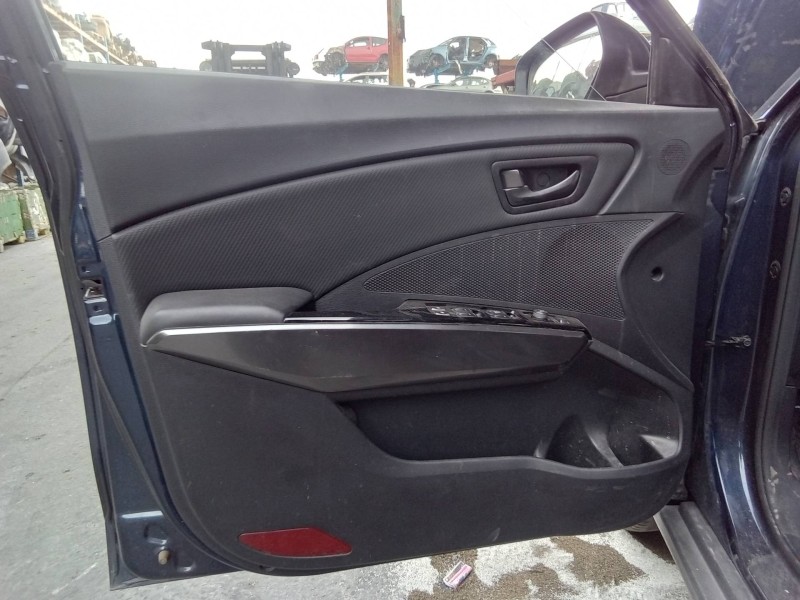Recambio de guarnecido puerta delantera izquierda para ssangyong tivoli limited 4x2 referencia OEM IAM   