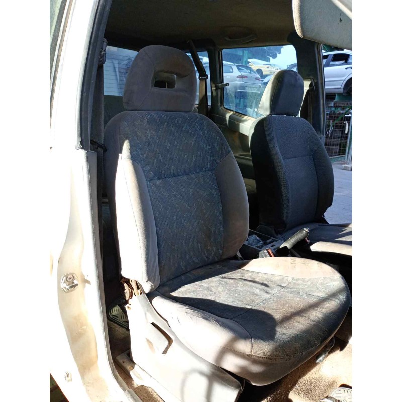 Recambio de asiento delantero derecho para nissan terrano/terrano.ii (r20) comfort referencia OEM IAM   