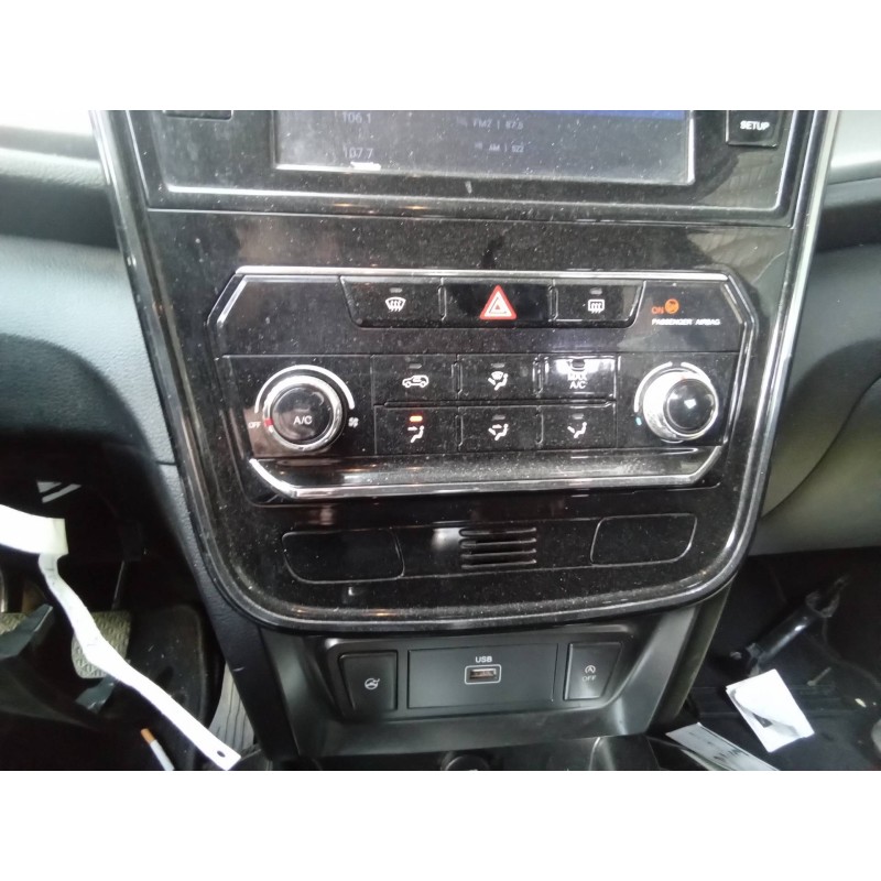 Recambio de mando calefaccion / aire acondicionado para ssangyong tivoli limited 4x2 referencia OEM IAM 6870135010 20C240002 