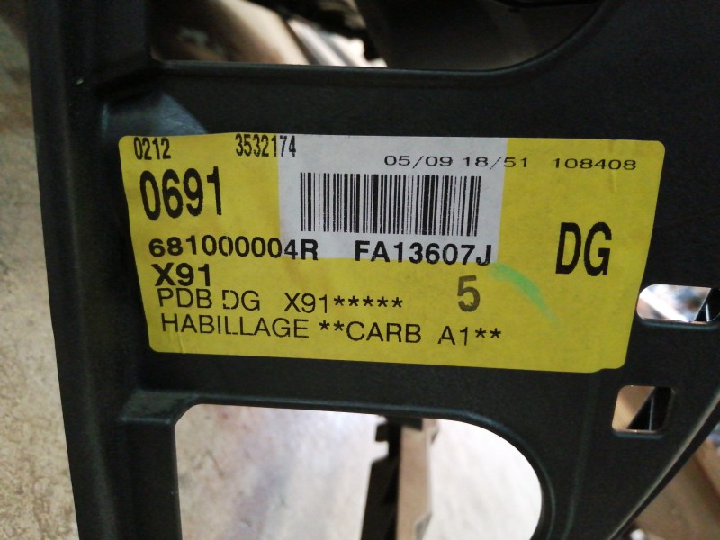 Recambio de salpicadero para renault laguna iii dynamique referencia OEM IAM 18995335TF FA13607J 681000004R 985250001R 
