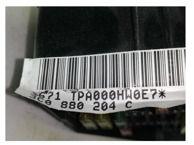 Recambio de caja reles / fusibles para volkswagen passat berlina (3c2) highline referencia OEM IAM 3C0880204C  INTERIOR DERECHA