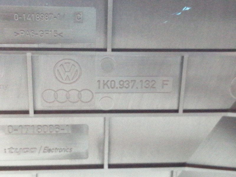 Recambio de caja reles / fusibles para volkswagen passat berlina (3c2) highline referencia OEM IAM 3C0937125 63592777 / 1K093713