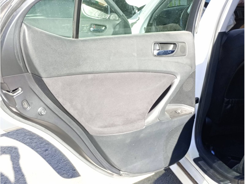 Recambio de guarnecido puerta trasera izquierda para lexus is200 (ds2/is2) 220d referencia OEM IAM   