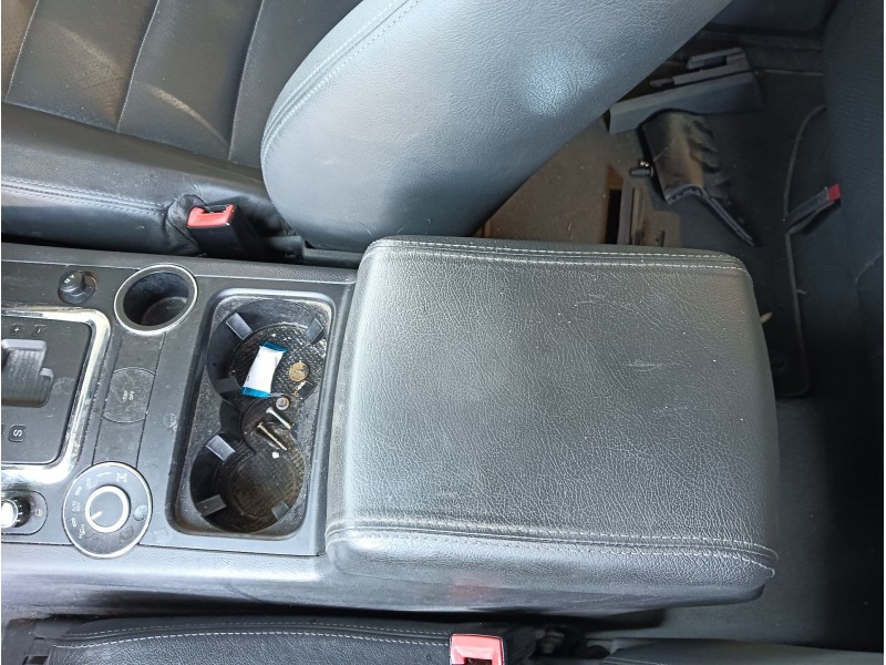 Recambio de apoyabrazos central para volkswagen touareg (7la) 2.5 tdi referencia OEM IAM 7L6863324  