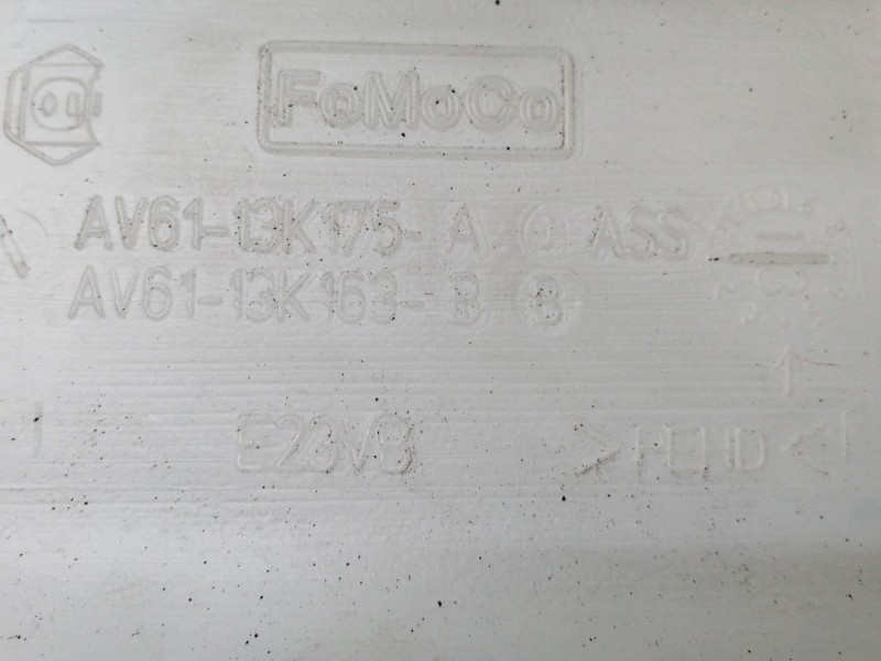 Recambio de deposito limpia para ford c-max titanium referencia OEM IAM AV6113K175A AV6113K163 AV6113K163B 