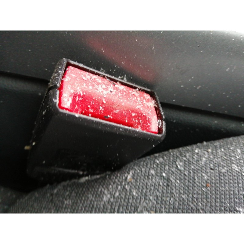 Recambio de enganche cinturon delantero derecho para ford c-max trend referencia OEM IAM 21808418 620688300B 