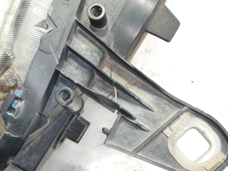 Recambio de faro izquierdo para fiat doblo cargo basis kasten referencia OEM IAM 51810672  