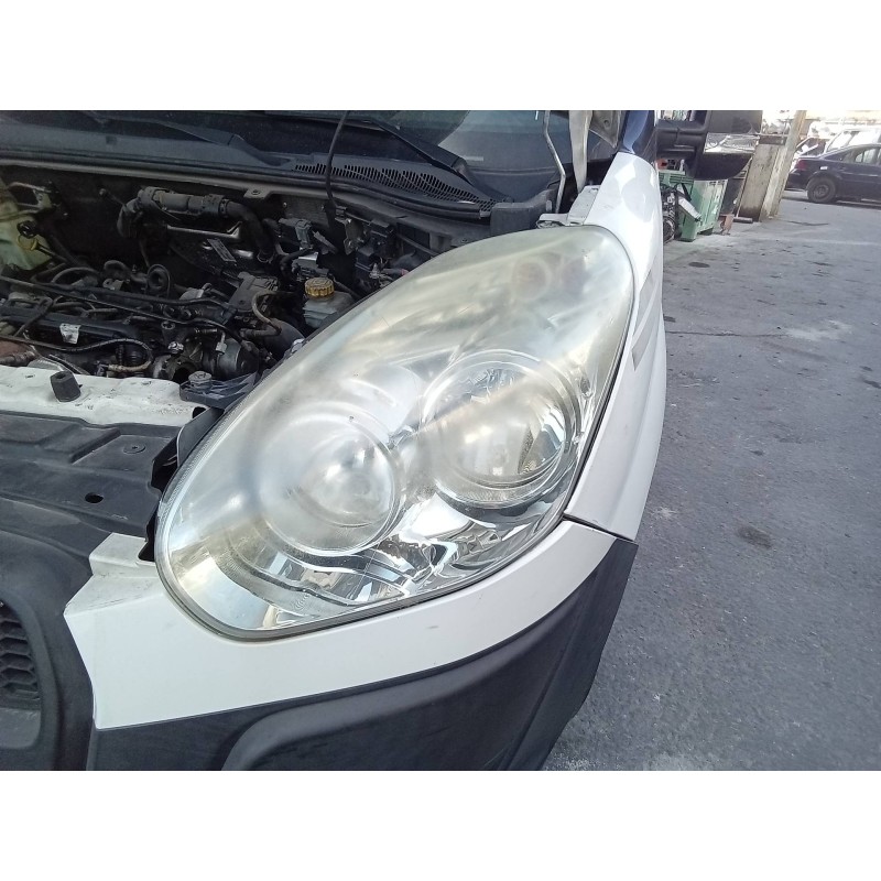 Recambio de faro izquierdo para fiat doblo cargo basis kasten referencia OEM IAM 51810672  