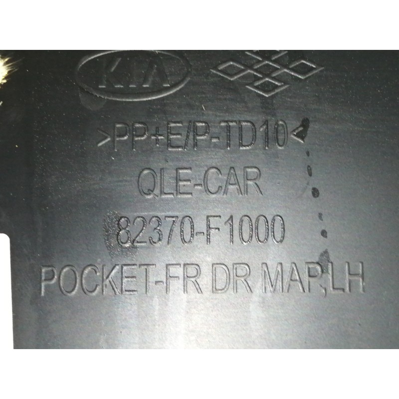 Recambio de guarnecido puerta delantera izquierda para kia sportage drive 2wd referencia OEM IAM 82370F1000 82393F1000 M82370F10
