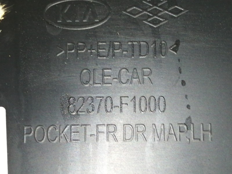 Recambio de guarnecido puerta delantera izquierda para kia sportage drive 2wd referencia OEM IAM 82370F1000 82393F1000 M82370F10