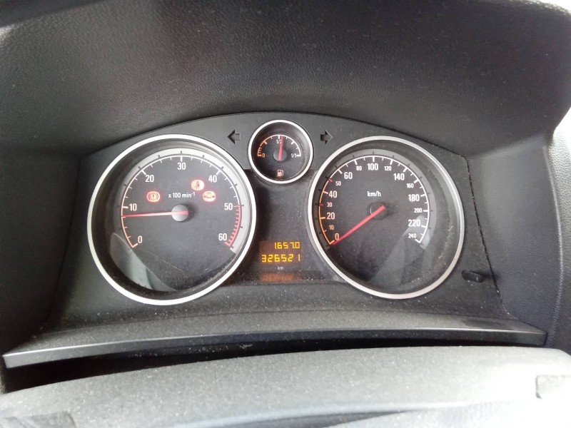 Recambio de cuadro instrumentos para opel zafira b cosmo referencia OEM IAM 13225988  