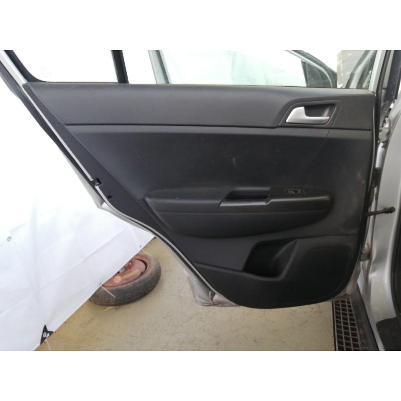 Recambio de guarnecido puerta trasera izquierda para kia sportage drive 2wd referencia OEM IAM 83370F1000 93580D9100 S5V5387 S68
