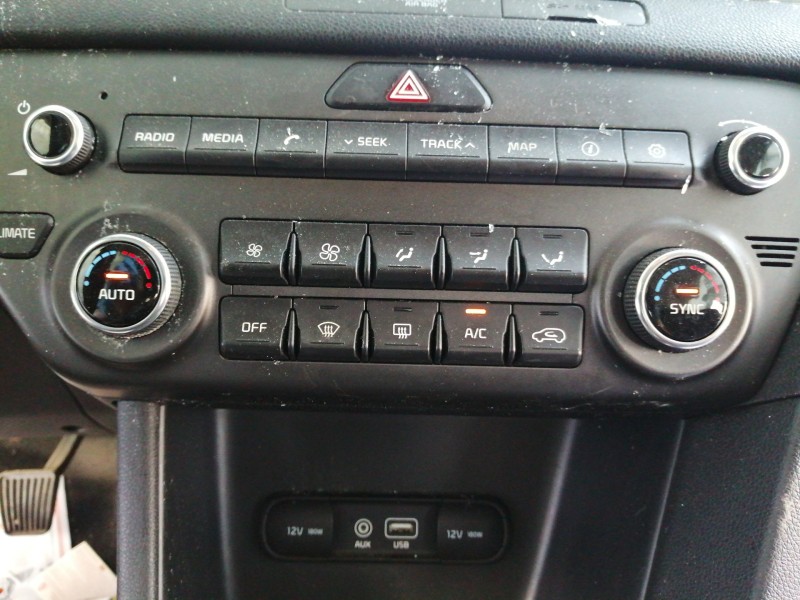 Recambio de mando calefaccion / aire acondicionado para kia sportage drive 2wd referencia OEM IAM 97250F1401AK5 97250F1XXX L40AN